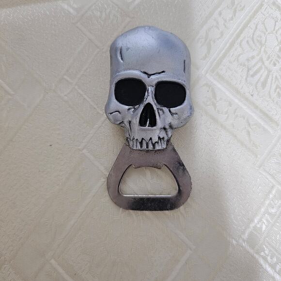 Metal Bottle Opener Skull, Metal + Hard Plastic - Picture 1 of 8